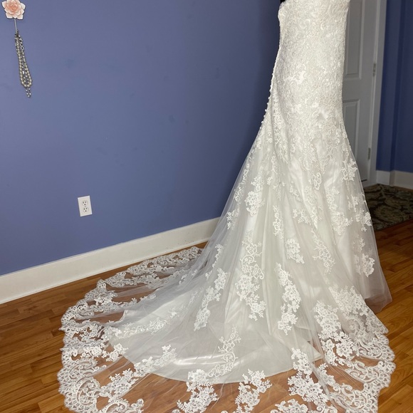 Allure Bridal White Ball Gown Sweetheart Strapless Mid Back Size 8 Free Shipping - Picture 10 of 14